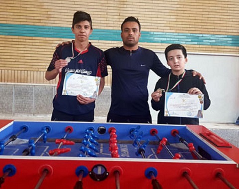 کسب مقام قهرمانی و نائب قهرمانی در مسابقات فوتبال دستی بسیج دانش آموزی
